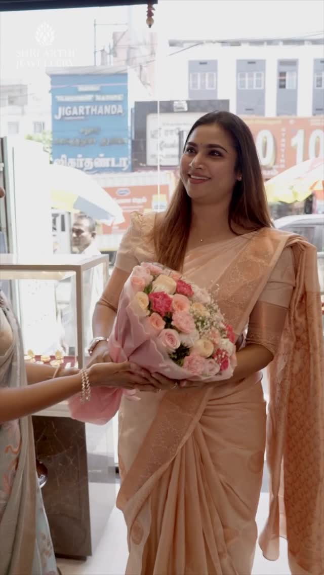 🚨 BIG GIVEAWAY! 🚨
Want to win the latest iPhone? 📱💥
Here’s your golden chance with Shri Arthi Jewellery ✨
Just do this:
💎 Follow @shriarthijewelery
💬 Comment “Arthi” below
That’s it — and you’re in the draw to win a brand new iPhone! 🎁📲
Hurry Up !
Valid from July 15 to August 15 2025 🗓️
Shri Arthi Jewellery, Coimbatore - Call /WhatsApp / Video call @7418413193.
#weddingstyle #earrings
#chains #bridaljewellery
#weddingjewellery #weddingreception #marriage #jewelry #bridalbeauty #fashionjewellery #coimbatorejewellery
#lotusneckpiece #ShriarthiJewellery #aadisale #aadioffer #aadi #iPhoneGiveaway #LuxuryGiveaway #FollowToWin #ContestTime #WinAnIphone #IndianJewelleryBrand #SouthIndianJewellery #GiveawayVibes #ElegantStyle #LuckyDrawIndia #FashionGiveaway #InstaJewellery
