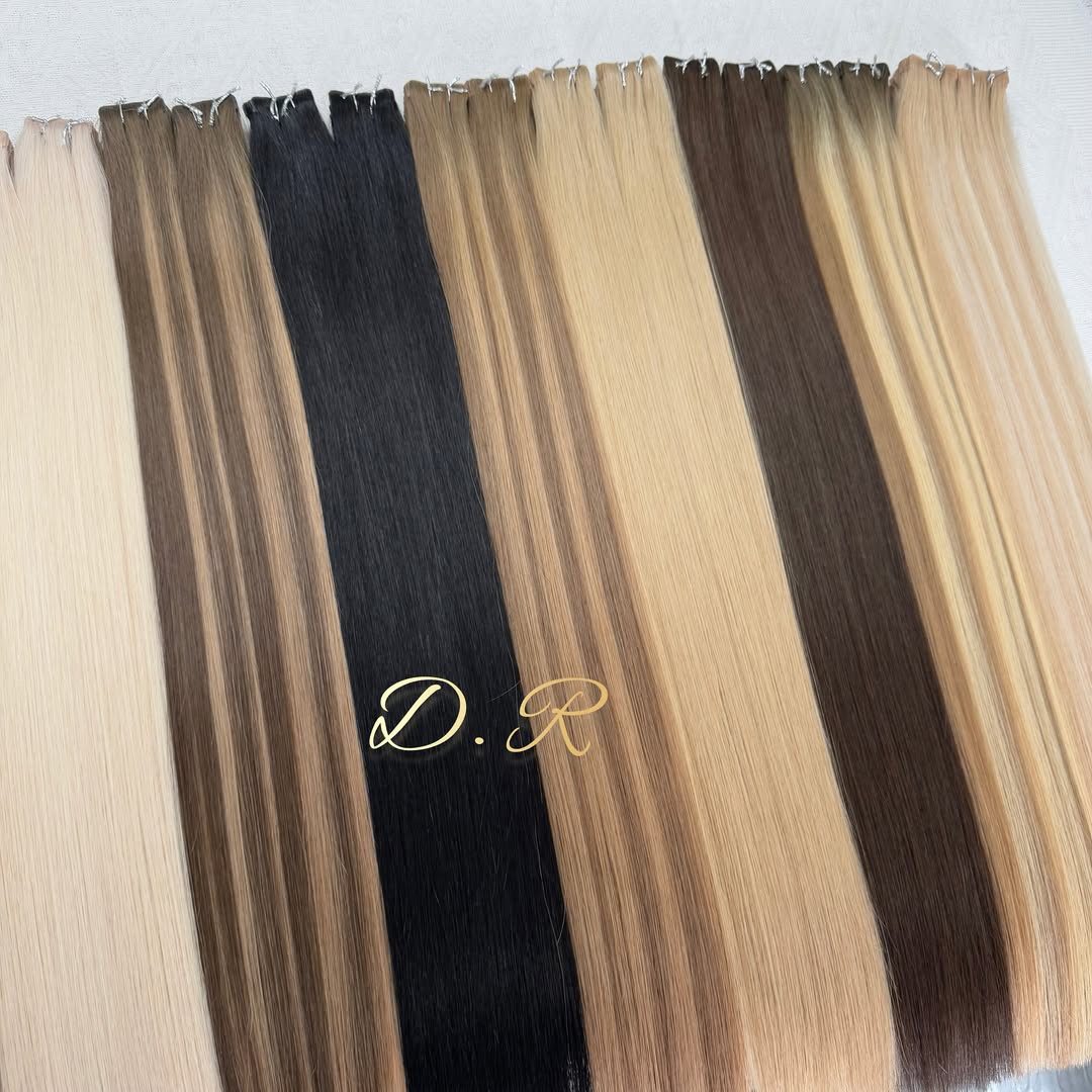 Mini k tip hair application . Wanna get same extensions, dm
.
.
.
.
.
#flattiphairextensions #ktipextensions #blondehighlights #colortrend #colormelting #foilayage #miamihairsalon #hairbesties #hairextensionmasters #sydneyhairstylist #volumehair #hairinfluencer #blondebalayage #livedinblonde #moneypiece #balayagedandpainted #salonlife #torontohairsalon #bouncyblowdry #hairdressermagic #behindthechair #hairextensionspecialist #beachwaves
#fckinghair