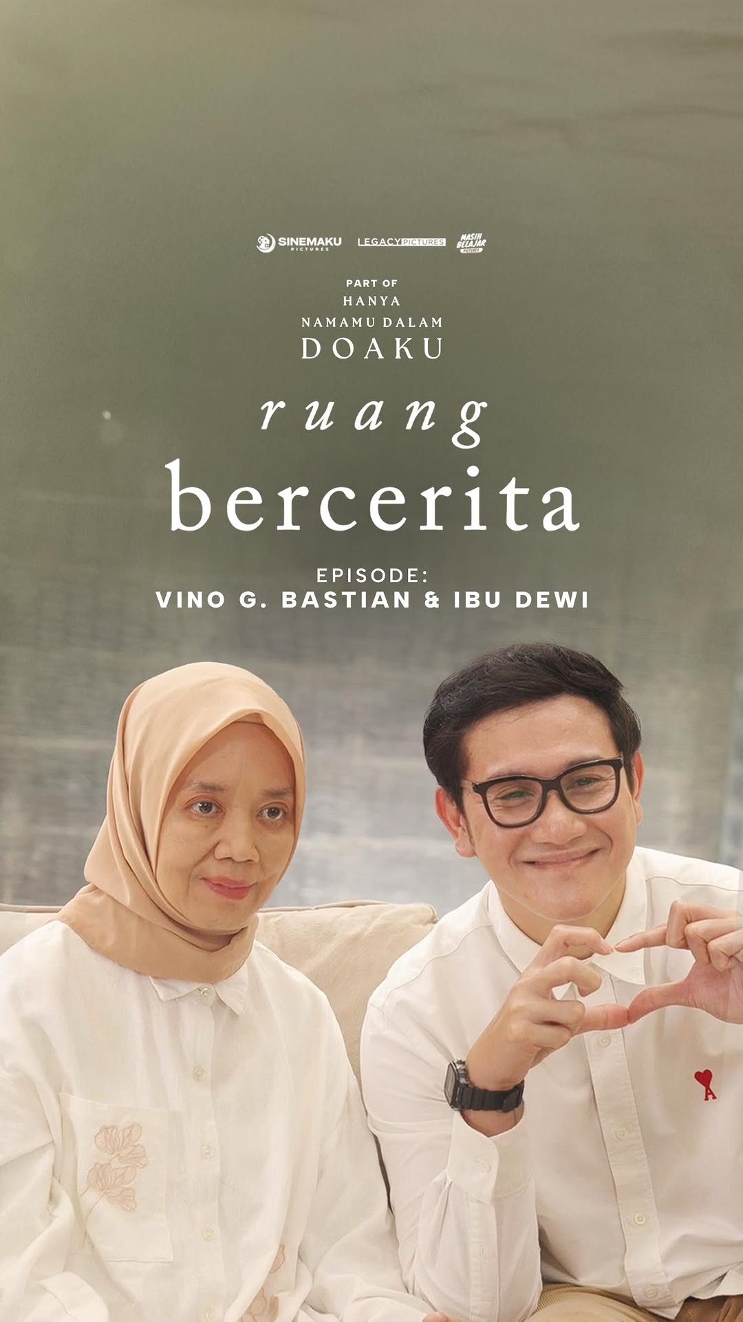 Semua hal yang terjadi bisa datang tiba-tiba, gak ada yang tau, dan gak ada yang mau juga. Tetapi ada banyak sekali yang perlu kita syukuri dan pelajari di dalamnya💚
Tonton Ruang Bercerita @vinogbastian__ dengan Ibu Dewi sebagai pejuang ALS di YouTube Sinemaku Pictures sekarang ya!
#HanyaNamamuDalamDoaku #HNDD #MencintaimuDalamDoa