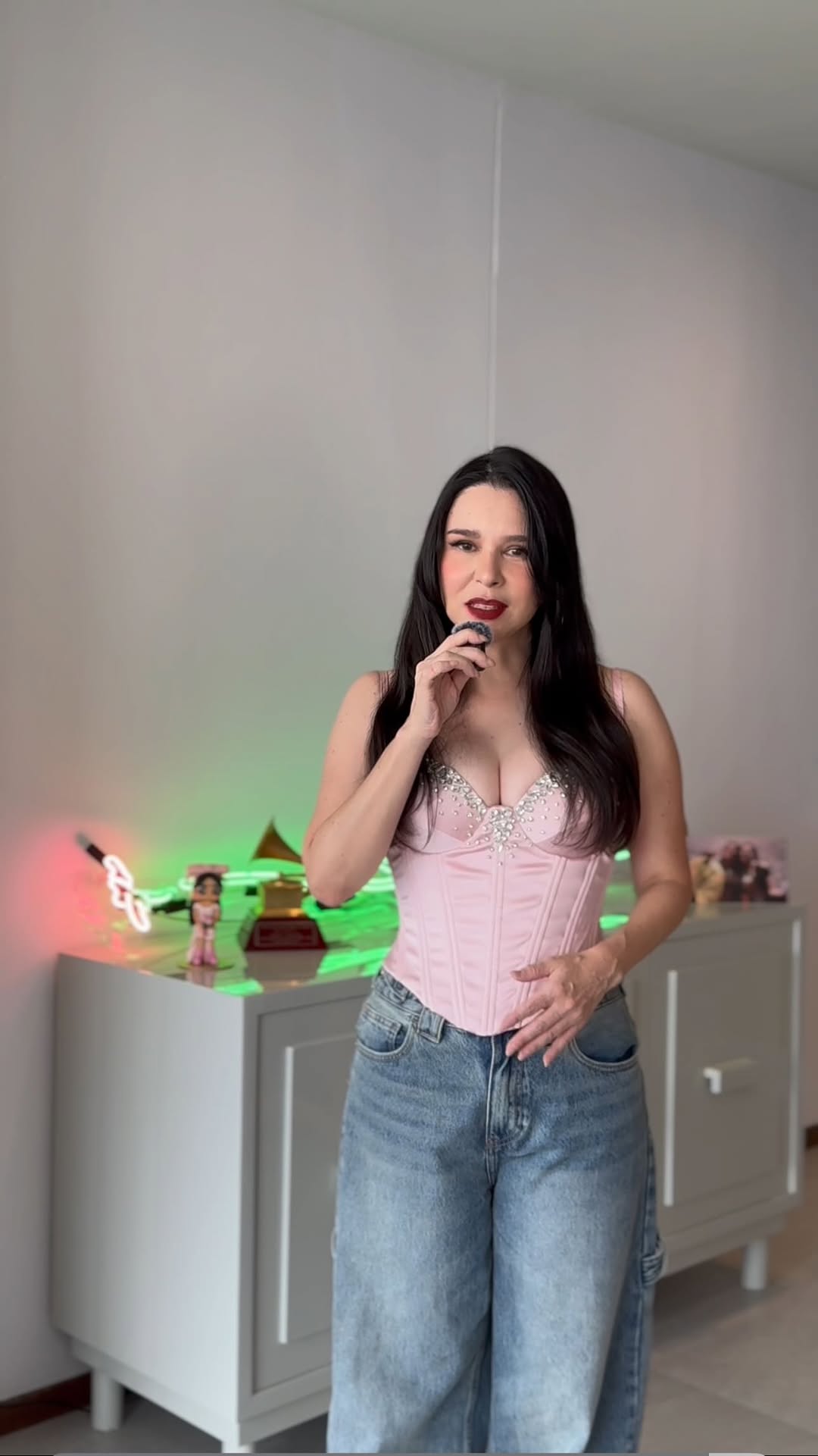 Ahora que está por salir #AlMismoKbrn (De Siempre) junto a @patycantu , me puse a pensar sobre esas canciones que le he escrito a los ‘kbrnes’ que me he topado a lo largo de mi vida... 🤭 ¡Y el 24 de julio sale una más!