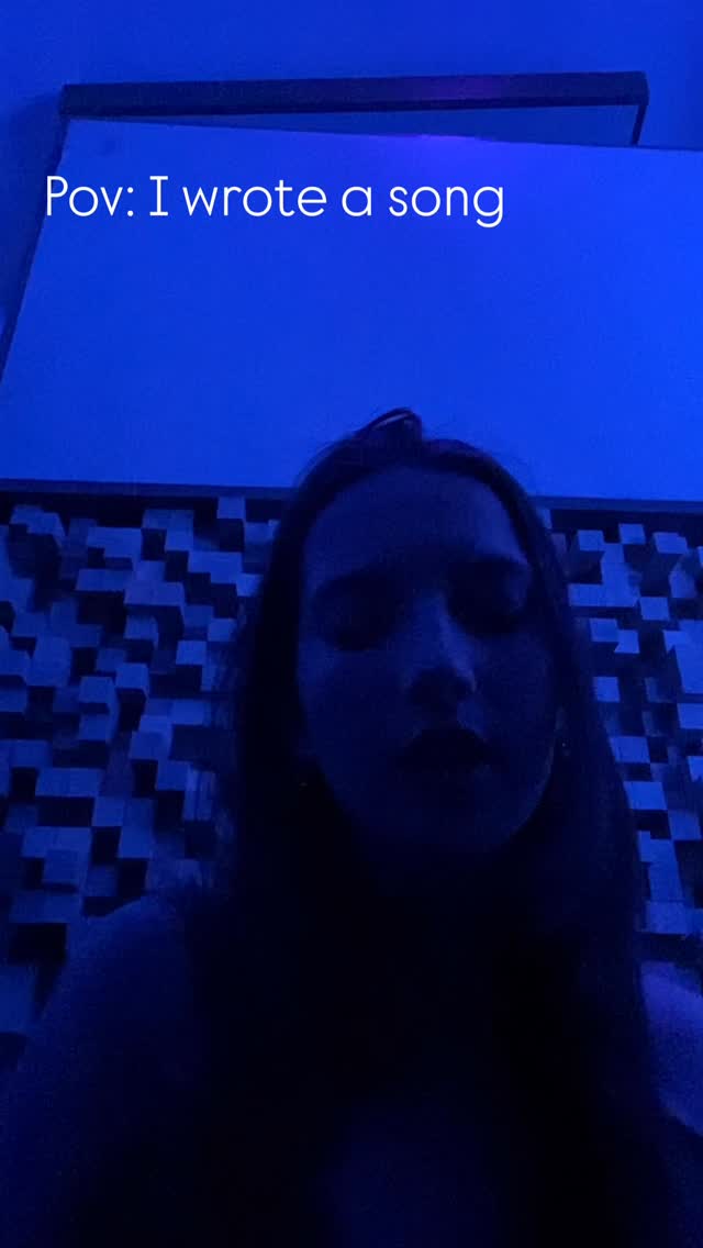 Bts of the writing session! Feel the Same out now!! Link in bio!! #feelthesame #singersongwriter #debut #textmeback #single #helovesmehelovesmenot