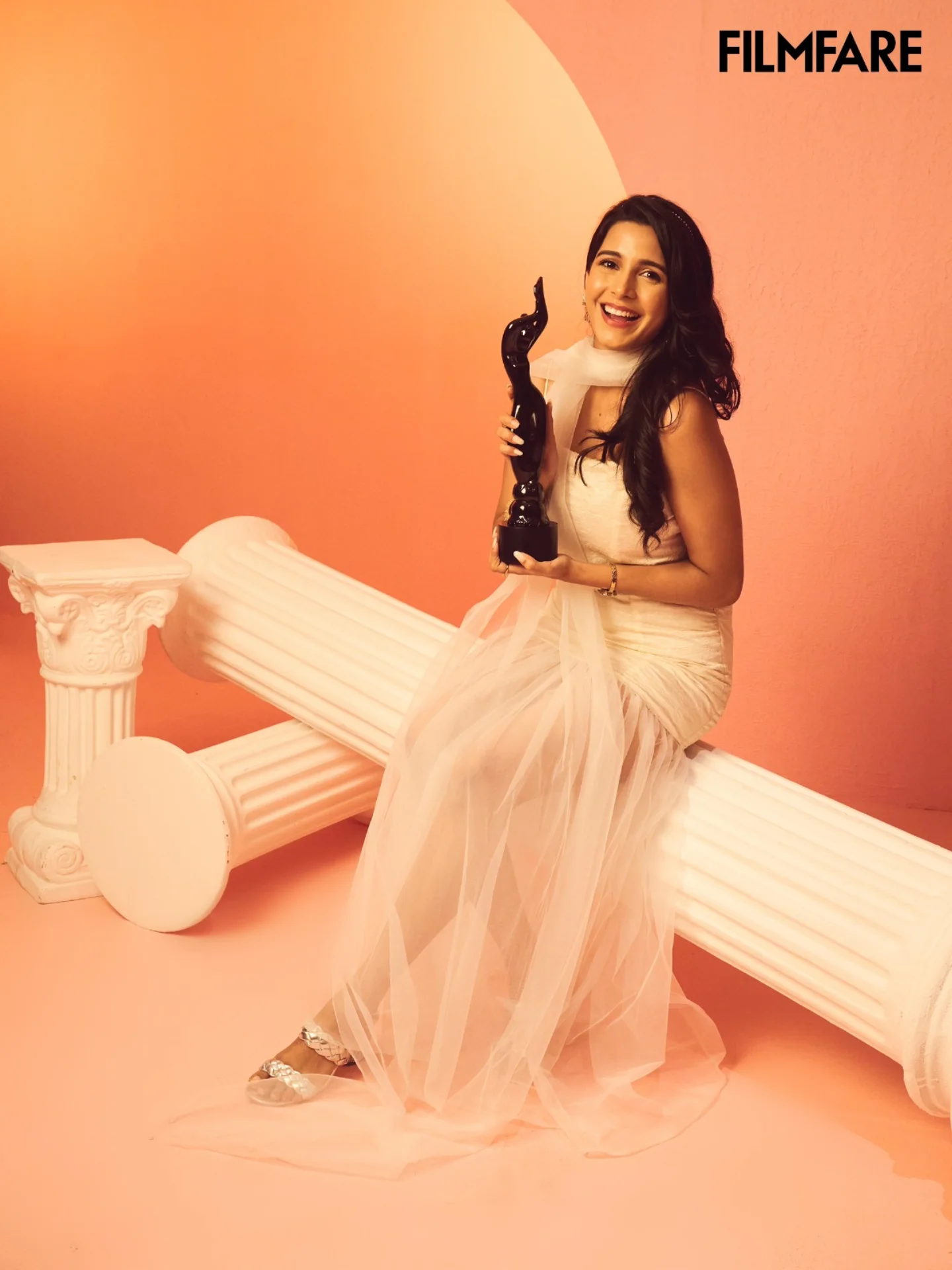 #JuiBhagwat poses with the Black Lady after winning Best Debut Female award for #LikeAaniSubscribe.❤️
#FilmfareAwardsMarathi2025 #Filmfare #filmfareawards #filmfareawardsmarathi
@epiccondoms @vivzfashionschool @brihansnaturalproducts @tisserindia @kamarfilmfactory @oliviabeauty_India @zeetalkies
