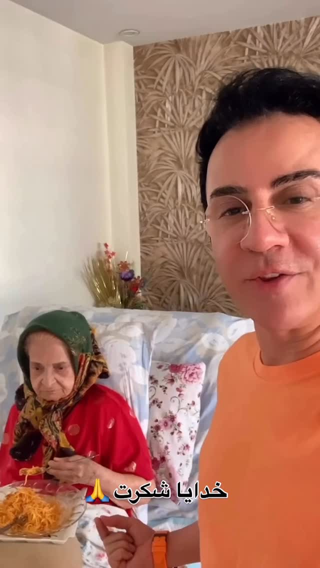 « خدایا شکرت »
خدایا ترو بابت محبتی که من داری شکر میکنم 🙏
اینکه توفیق خدمت به مادر رو بهم دادی هزاران بار شکر میکنم 🙏
خدایا در این مسیر منو تنها نزار ، بهم توان و طاقت بیشتری بده تا شرمنده مادر نشم ، الهی آمین 🙏
مخلص همه مادرای عزیز سررمینم که خیلی به گردن ماها حق دارند🙏❤️🙏❤️🙏❤️
#داریوش_فرضیایی#عموپورنگ#ریلز#اکسپلور#مادر#آلزایمر#دمانس
#dariushfarziaee
#amoopoorang