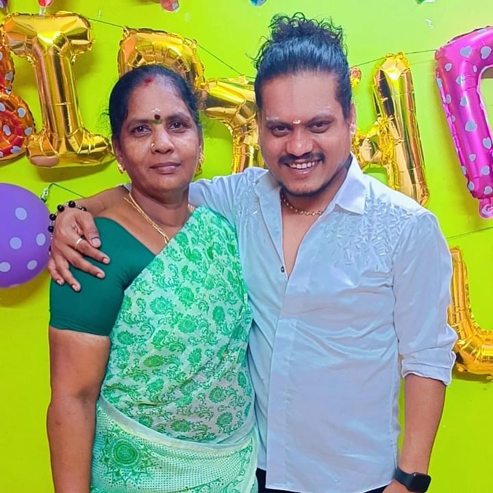 எழுத முடியாத கவிதை அம்மா❤️ இனிய பிறந்தநாள் நல்வாழ்த்துக்கள் ❤️😘 முதல் காதல்❤️
#ammalove #birthdaygirl