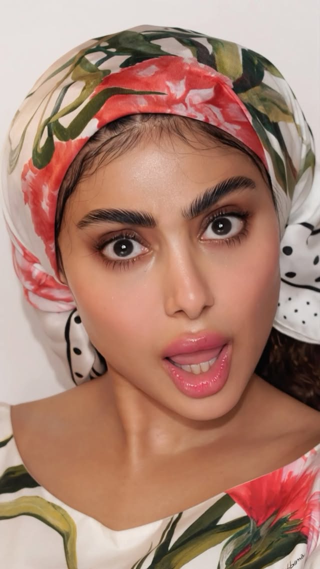 يالله اخر وحده تسوي الترند وصكيت الباب وراي .. لوكي الجديد حلو بس يعور حده 😇
مكياج الحب معصومة @masooma.hashim
تصوير العسل @amnahvideographer