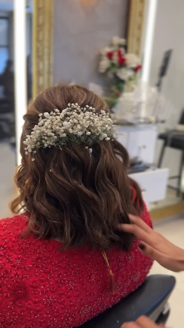 When the salon turns into a styling studio 🥰✨ From desi glam to modern chic, our stylists are bringing out everyone’s best look.