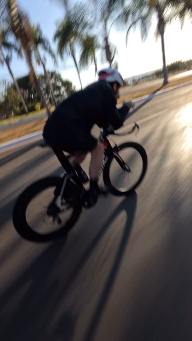 Sentar na bike e sair pedalando sem destino não é terapia mas é terapêutico