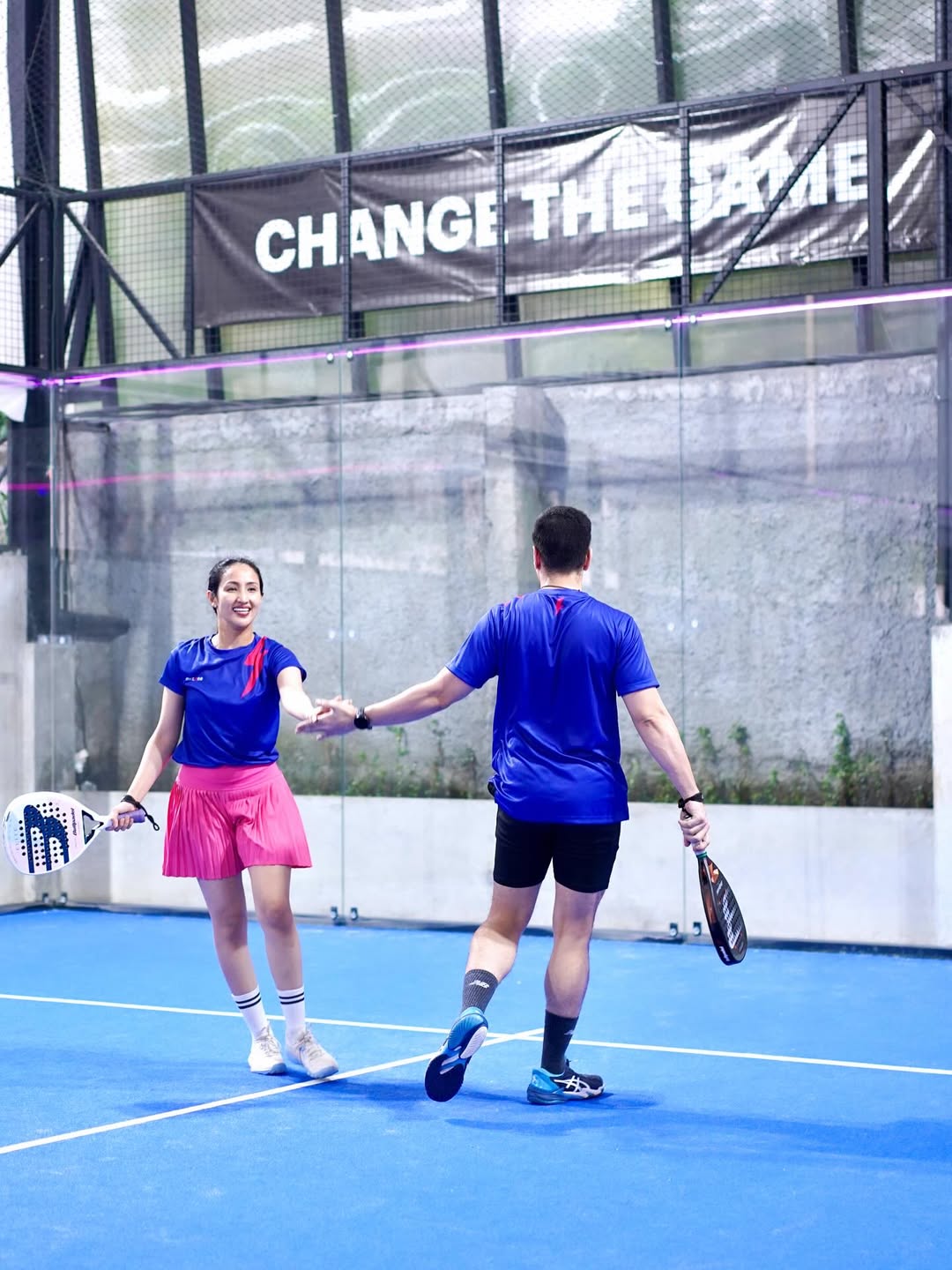 TOURNAMENT PADEL LAGI? Duh! ini bukan cuma soal olahraga guys ini udah kecintaan!
Selama tournament di Mizone Active Zone: Padel Edition aku bisa #OnTerus karena ada si Mizone CocoBoost satu ini yang punya 808mg electrolyte, less sugar, and low calorie.. Gimana gasemangat coba?
Nah guys kira-kira berapa nih rating permainan aku kali ini?😄