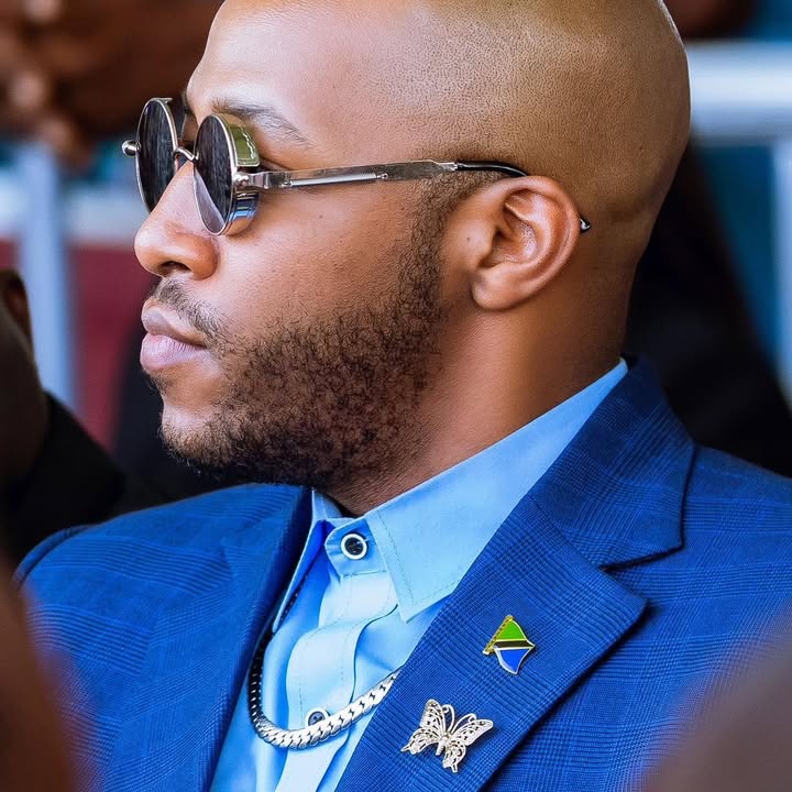 Naona cheo cha bachela nimeachiwa mimi. Kazi kweli kweli 🤦🏽♂️