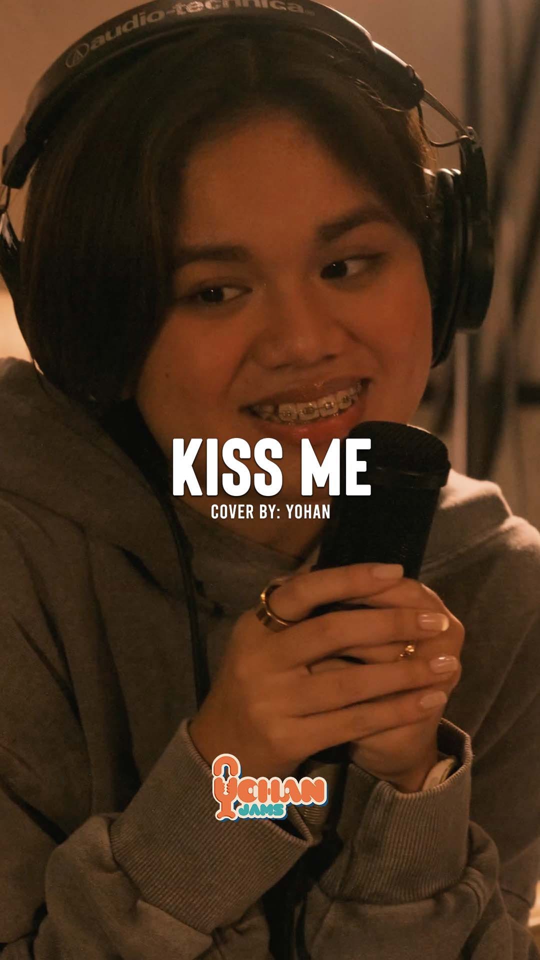 Yohan takes on Kiss Me by Sixpence None The Richer — gentle, romantic, and full of that early 2000s charm. 💿
Like a scene from your favorite throwback love story. 💖🌙
Subscribe to Yohan Jams on YouTube! 🎧
#YohanAgoncillo #YohanJams