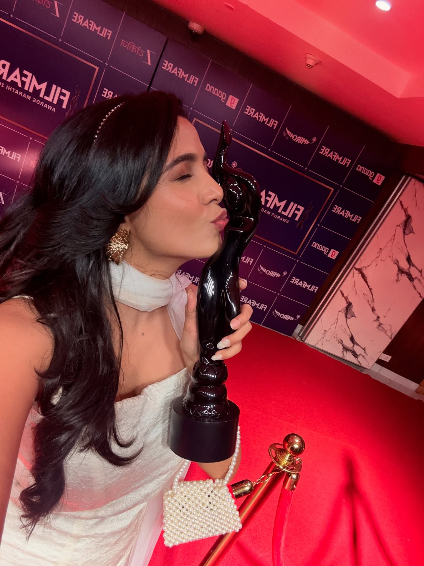 My first black lady!!! 🥹♥️ #bestdebut
Thank you @filmfare for this honour✨
A Dream come true moment!
Extremely grateful to my parents, kith & kin, my Guru, well-wishers, jury @filmfare and most importantly my entire team of Like aani Subscribe💖
Gratitude 🪷
@abhishek.merukar @ameyzone @amrutakhanvilkar @rajasibhave @shubhankar_tawde @pushkarajchirputkar @shivrajwaichal @_like_aani_subscribe @nitinvaidyaproductions @vitthal_nagnath_kale @j.anshuman @yugandhar_salvi @amitrajmusic @abhishekmerukarproductions @gaurav_kulkarni_ @aniii_cut @suyash_kelkar @sujit.jagtap11 @amrutamane48 @vaibhavshetkar @sushant_deorukhkar @beaniebhai @sachinfido @rahulchecks82 @pratikaudichya