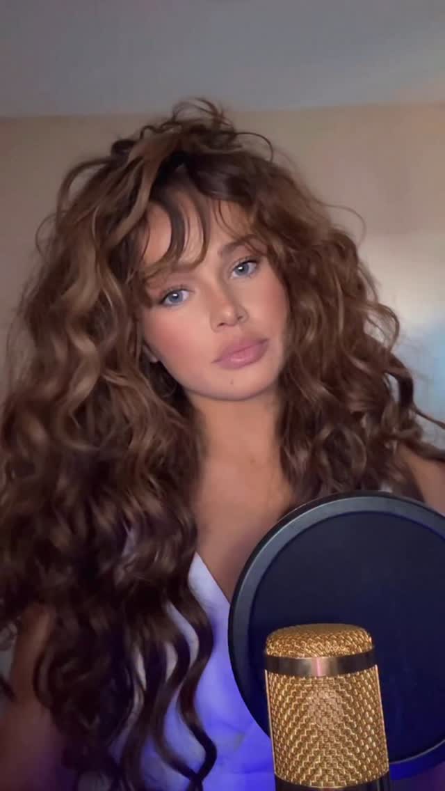 This song cuts deep…🖤🥹
To pre-save full cover , click the link in the bio amores
#jolene #explorepage✨ #singer #cover #coversong