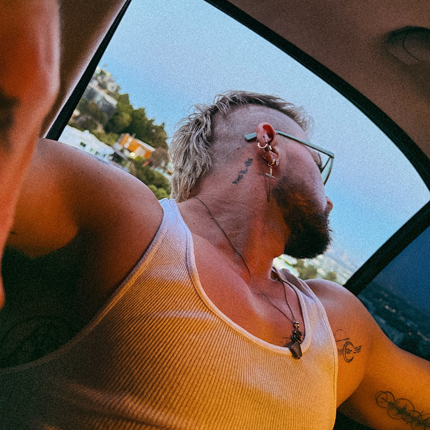 Leaning out the window like I’m chasing a feeling I had once in a dream. #summer #summernights #popremixes #singersongwriter #popmusic