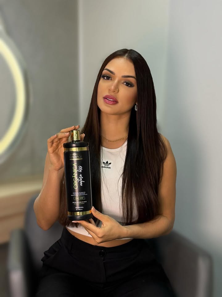 A linha Orgânica One Step da Sauvage Magnífico é a revolução nos cuidados capilares alinha, trata e reduz o frizz em um só passo.
Perfeita para quem busca brilho intenso, toque sedoso e aquele liso natural duradouro.
🌿 Fórmula com ativos orgânicos
🔥 Performance profissional
💚 Livre de formol
#OrgânicaOneStep #SauvageMagnífico #LisoSaudável #BelezaConsciente #CabelosPerfeitos #HairCareProfissional #WanderLimaDica
