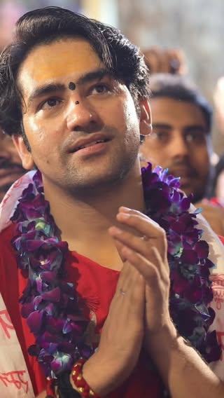 गोविंद चले आते हैं 🪷
गुरुदेव द्वारा गाया गया यह सुंदर भजन सभी Audio platforms पर मौजूद है और बहुत जल्द इसका वीडियो भी सभी भक्तों को YouTube पर देखने को मिलेगा.. 🙏🏻
.
.
#bageshwardham #bageshwardhamsarkar
#bageshwar #reels #guruji #bhakti #devotional
#trendingreels #viral #viralreels #viralvideos #fyp
#hanuman #balaji #ram #life #krishna #kanha
#govindchaleaatehain #vrindavan #india #bharat
#acharyadhirendrakrishnashastri #bhajan
#manojtiwari #manojtiwarimridul #saanvikafilms
#surabhitiwariofficial_ 🧿