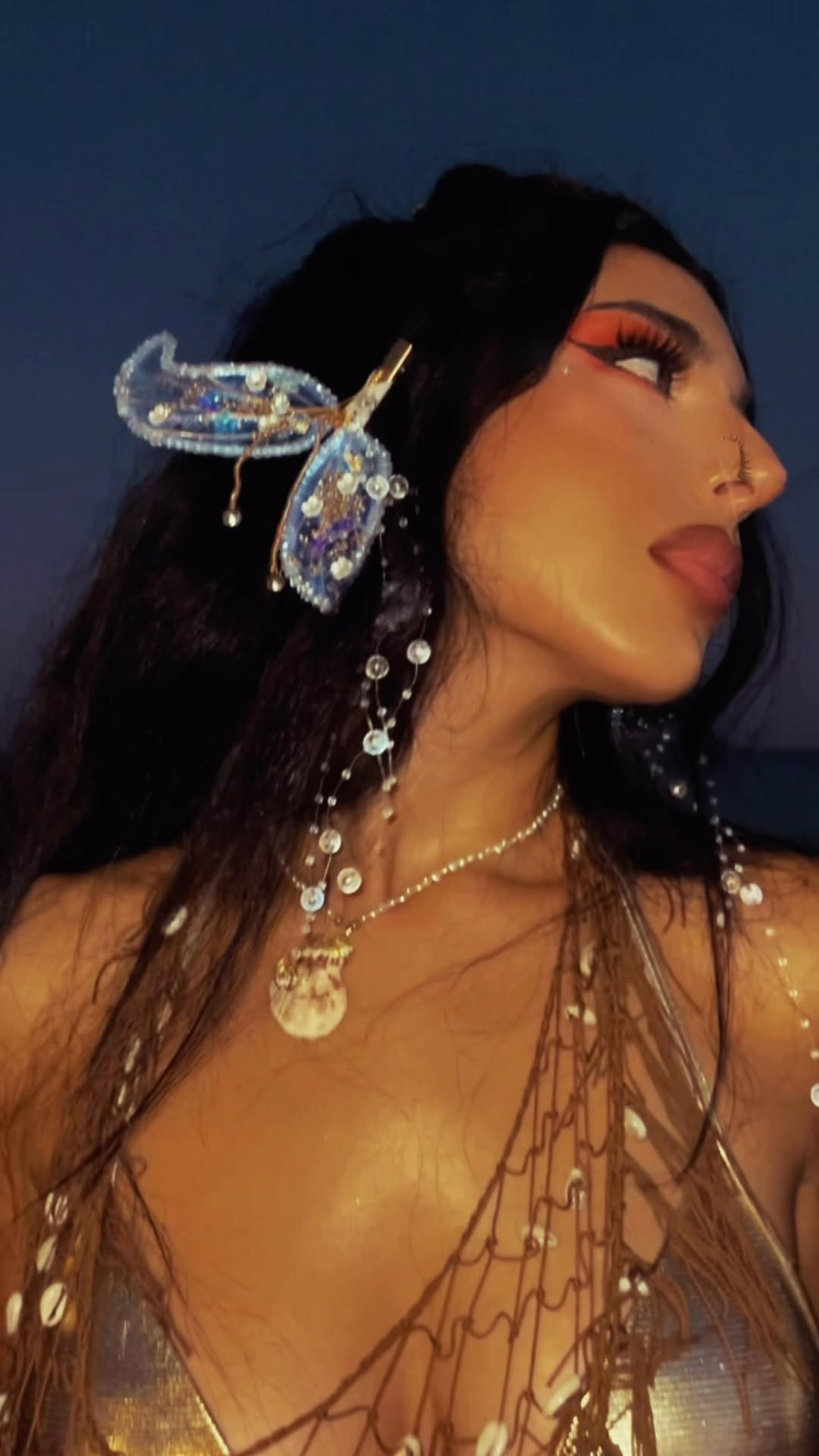 🌺🏝️✨🌊all my sparkle from @seleneisland and ofc the look wouldn’t be complete without @selenethebrand lashes 🐚