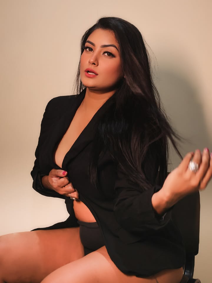 She Turns Pain Into Power ✨💫 she is me ✌️💫🍒
.
.
✨
.
.
.
Photographer - @d.k.production1402 📸📷
.
STYLING - MUA - HAIR BY @twinklekapoordollllllll 🫶🏻🌸
.
.
.
#twinklekapoor #actress #photoshoot #shooting📷 #actresslife🎥 #twinklekapoor #twinklekapoordoll❤️ #actress #tollywoodhotactress #tollywood #bollywood #photoshoot