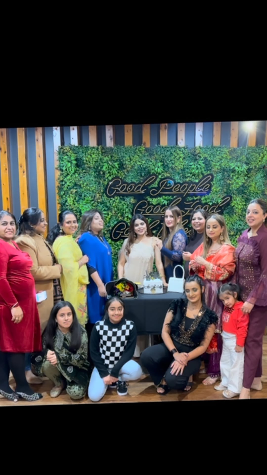 Birthday Celebrations 🎂🎉 🥳
In Melbourne With Beautiful Souls ❤️
Thankuu @guptanancy for making my day very special 🌹