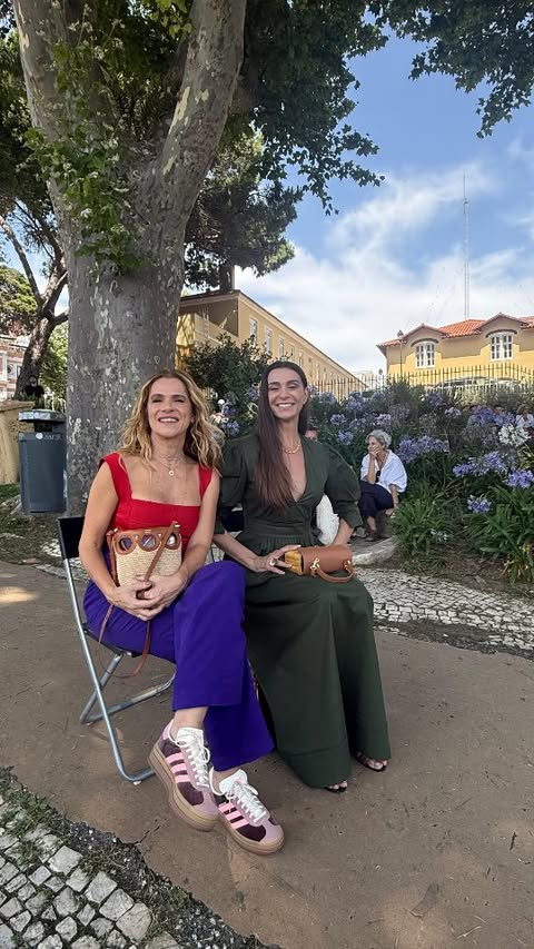 E por aqui em Lisboa continuamos assim... Filmando, rindo (não necessariamente nessa ordem) e fazendo um filme lindo pra vocês!!