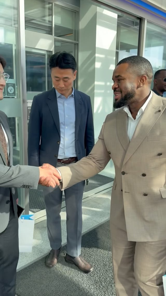 Visited The Samsung Headquarters in Seoul and boy😫 we were warmly received by the global lead teams. Our discussions centered on strategic partnerships for youth empowerment, capacity building, and advancing the creative industry. We also had the incredible opportunity to tour the Samsung Innovation Museum , a true testament to the power of vision, technology, and innovation. Grateful for the hospitality and meaningful engagement.
This amazing meeting was made possible by the chairman of AEDC Mr Yoon Suk Hun and was led by the Special Assistant to the president in Digital and Creative Economy @feghox
#Samsung #Innovation #YouthEmpowerment #CreativeEconomy #GlobalPartnerships