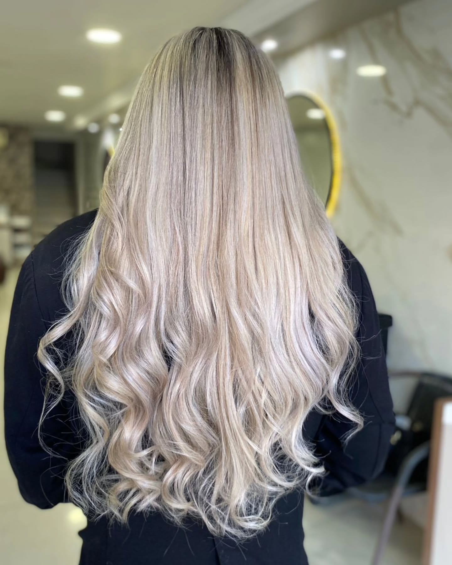 Olha que resultado maravilhoso que ficou esse CABELO ❤️..
Mais uma cliente saindo super satisfeita do Studio kr..
Agende seu horário conosco...
Whatsapp...96269-2811... Rodrigo