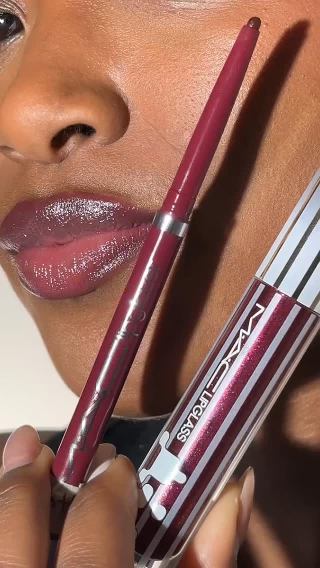 Estos #GlossyPlumLips son simplemente ✨Sublime✨
Color intenso y máxima hidratación en tus labios para este verano. Solo necesitas estos dos productos:
👉NUEVO #MACLipglazer Glossy Liner en el tono Nightmoth
👉NUEVO #MACLipglassAir en el tono Sublime
#MACTrend #MACLipcombo