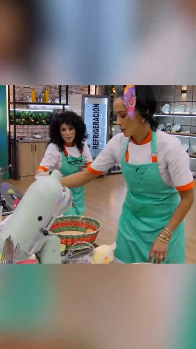 Ay papá empezó el merequetengue 😜 Y EL ESTRENO SE ADELANTÓ PARA EL 22 DE JULIO ASÍ QUE ACTUALIZA TUS ALARMAS🔔⏰🚨
@karinalavoz chamaa, empezó lo bueno🤣
!La presión esta por comenzar! ¡Lo que se vivirá será explosivo! El próximo martes 22 llega #TopChefVIP4 a las 7PM/6C por Telemundo. @Telemundo @TelemundoRealities
#NorkysBatista