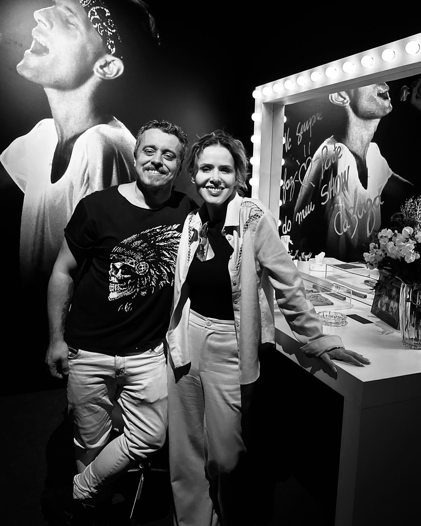 Dica de fim de semana pra quem esta no Rio: 🔺Mais um pouquinho dessa exposição maravilhosa @cazuzaexposição no Shopping Leblon - Já viu?!
Aqui na visita guiada por meu amigo poeta e organizador da obra de Cazuza @ramonnunesmello ❣️
👉👉🏿 E pra quem ta em São Paulo? 🔺 SENHORA DOS AFOGADOS no Teatro Oficina!!! Só que tá lotado… 🥹 mas pra segunda ainda tem, poucos… VAMOS ?!!! 😄🎭