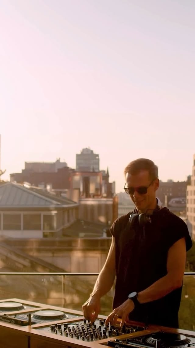 What’s your perfect sunset track, let me know 👇 I just uploaded a new stream from the @armadamusic NYC office on the Armada YouTube! Couldn’t resist dropping another one after all the love on the last set 👊