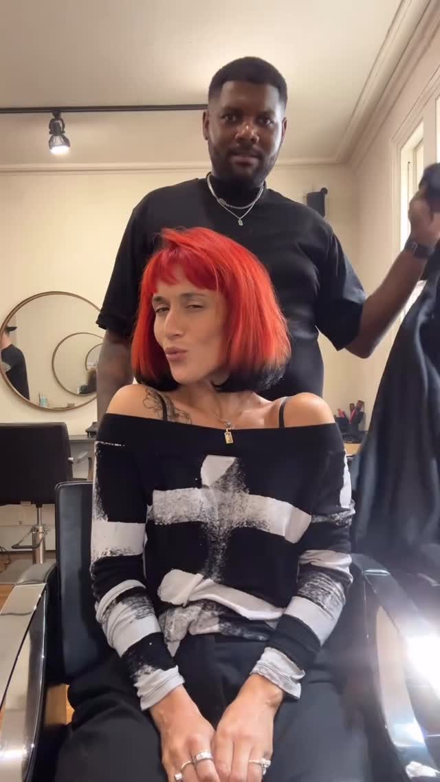 This foxy bob is GIVING. 🦊 Poison on top, Transylvania on the tips 🖤✨
#ArcticFoxHairColor #AFPoison #AFTransylvania #Hair #RedHair #HairDye #VividHairDye #VeganBeauty #CrueltyFreeBeauty
