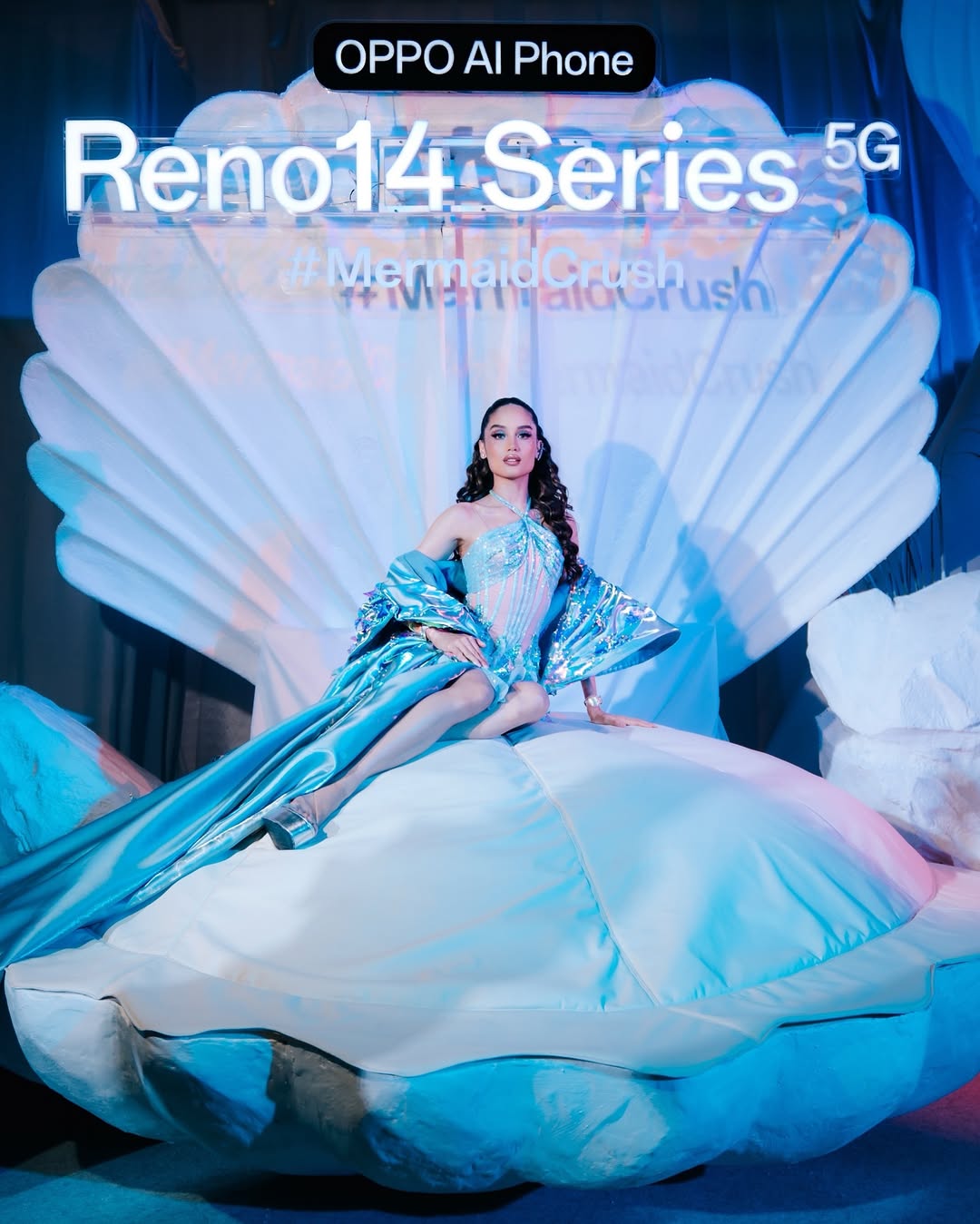 Dari “Cinta Atau Uang”, “Markisa”, sampai “Guardian Angel” yang mana lagu favoritmu? Kalau gak sempat liat performance nya kalian bisa nonton di YouTube Oppo Indonesia.
#LetsHangOut with #OPPOReno14Series my #MermaidCrush.
📸: @bengurion.works
MUA: @archagelachelsea
Hairstylist: @yezhadjohair
Stylist: @zheyamada_
Designer: @wiramapratama