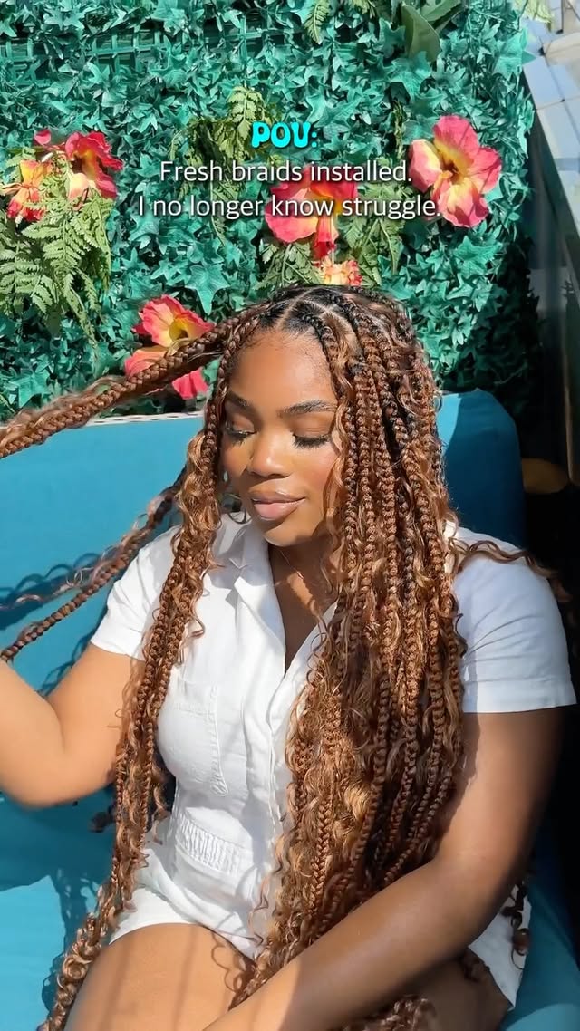 Too pretty for problems and summer is summering... Struggles have left the chat. 🤭☀️🍹🍸
#braids #freshbraids #braiding #texturedhair #protectivestyles #summerhair #summerbraids