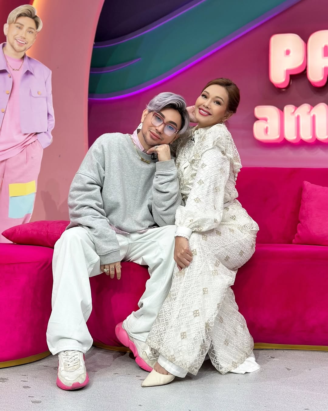 Kesayangann Bunda @corla_2 hadir di @pagipagiambyartranstvcorp sehattt sehattt yaaa Bunnn 🩷🩷🩷🩷🩷
#CARENDELANO #BUNDACORLA #PAGIPAGIAMBYAR #TRANSTV