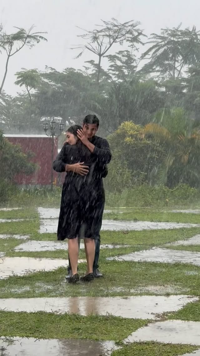 “aku tau, hujan ini dingin…
tapi menarilah sebentar di dalamnya sambil menciptakan pelangi kita sendiri..”
Seharum Cinta Melati setiap hari jam 20.15 wib di SCTV.