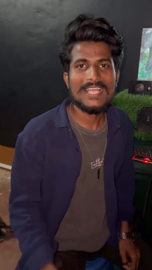 Shivu 𝗛𝘂𝗴𝗮𝗿 singer youtube Channel full song bittide nodi song hegide comment madi #trendingreels #viral #reelsinstagram #trending #bengaluru #instagood #bijapur #explore #hassan #comedy #sad #sadedits⚫️ #sadsongs #sadness #songs #song #songcover