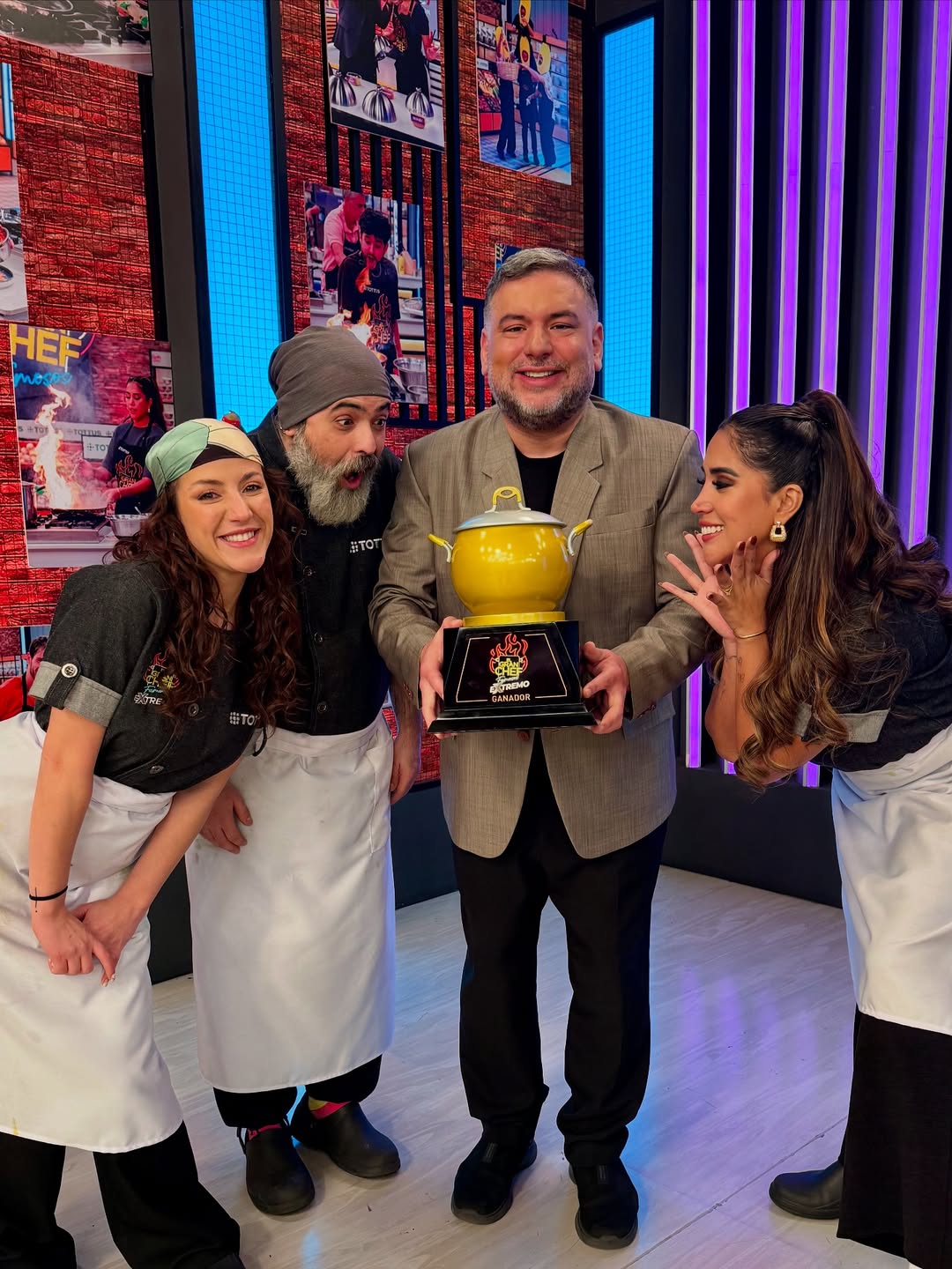 Si esto se acaba me llevo yo la olla de oro. Gracias por ser brutales y geniales en la última temporada regular de El gran chef famosos! Los quiero mucho @melissapareds @yosoygoncho y @lucianablombergd! Son gente hermosa, con corazón lindísimo y excepcionalmente resilente! Ya los estoy extrañando! Y que gane el mejor! ❤️🌟❤️