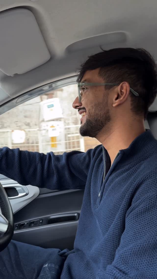 No playlist needed when i’m in the car 🚘 🎶
.
.
#love #reels #trending #insta #music #singer #smile #manish_sojitra #uditnarayan #uditnarayansongs #90s #90ssongs