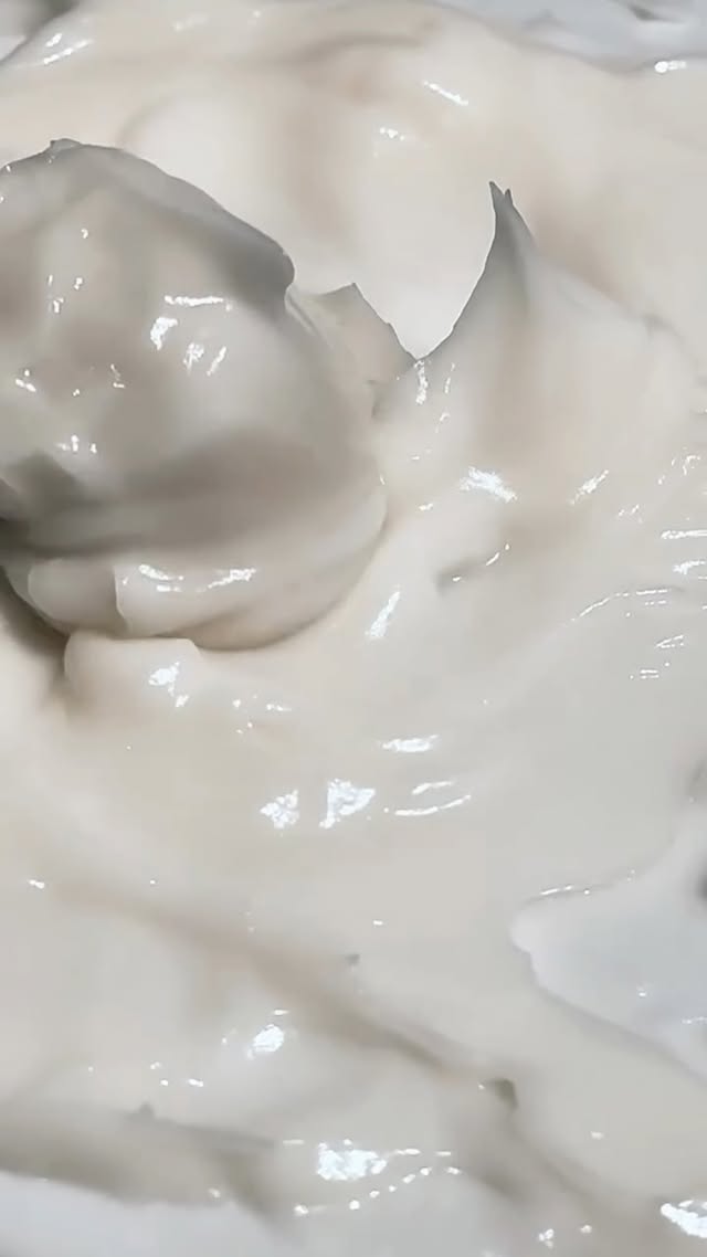 the multi-tasking cream your routine's been missing: rejuvenates, smooth, and hydrates with beginner-friendly retinol your skin will love!
📷 @creatively_zee