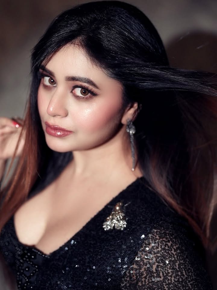 You glow differently when you can finally see through people’s bullshit! 🥲😂 well Logon ka “pyar” is not same as “paid pr” 😂 IYKYK