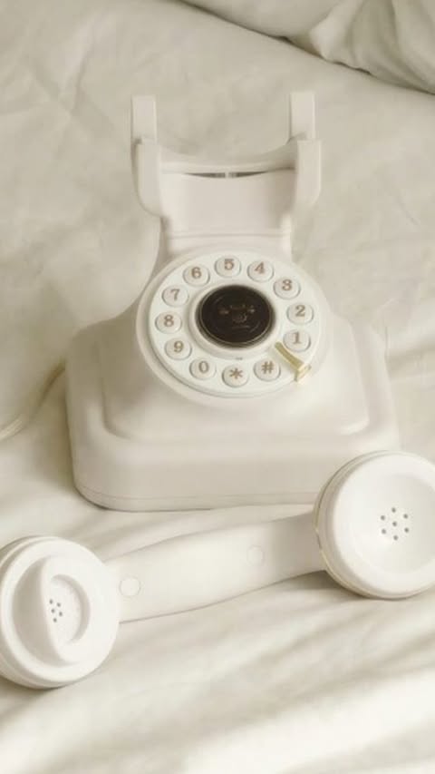 We’re teasing more than just hair...get ready for the product your vanity’s been dreaming of since 1962.
Dial up the drama and sign up for SMS for more of what’s to come ☎️