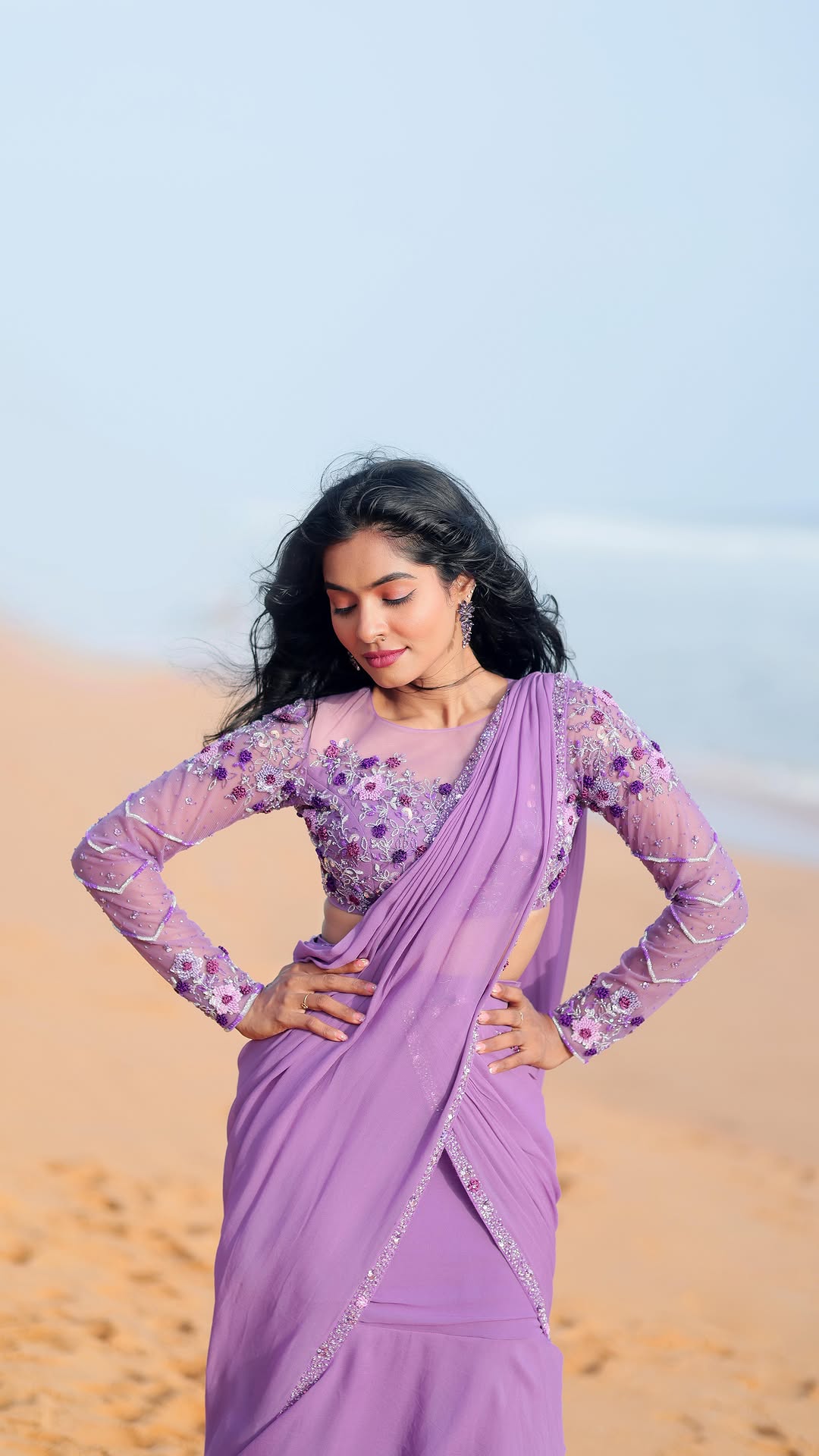 Wrapped in lavender and a little bit of sunshine 🦋
#outfit @colos_the_designing_couture
Makeup, hairstyle, styling ; myself 💟
