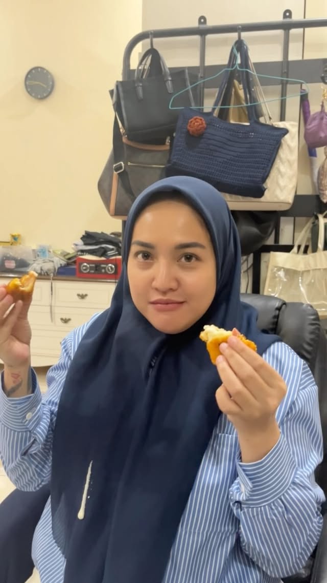 Makin kecil suaranya, makin seru pembahasannya
*ini bukan ghibah 🤫