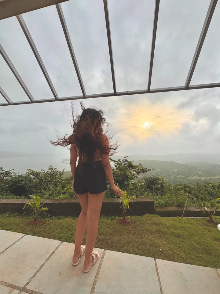 Our kind of escape…. quiet, green, and full of heart ✨🌿🌴🛖
@foresthillstala
#staycation #friends #forever #love #green #foresthillstala #nature #bliss #rain #beauty #peace 🌻