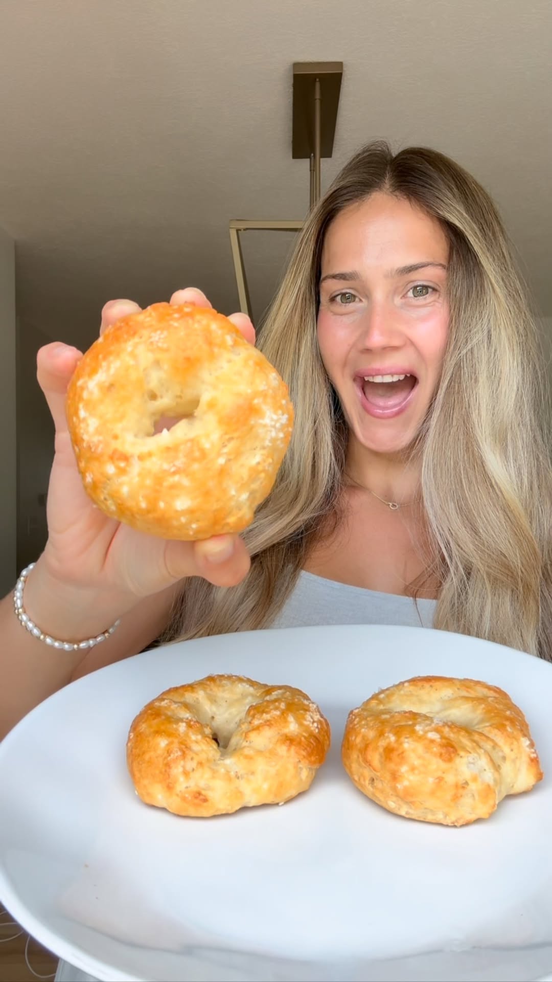 Homemade protein bagels 🥯🍳🥓 these are SO easy and def something I’m going to be prepping weekly from here on out 👌
Comment RECIPE and I’ll message you the full recipe!
1 cup plain greek yogurt
1 cup organic flour (I used bob’s red mill organic all purpose flour)
1 tsp baking powder
Pinch sea salt
Egg whites (or 1 whole egg) for the egg wash
Add all ingredients to a large bowl and mix well. Form dough into a ball. Place dough ball on clean surface and slice into 4 equal parts
Roll each part into a ball and place on a parchment paper-lined baking sheet. Slightly flatten and form a hole in the center of each bagel
Brush egg whites or (1 whole egg, whisked) onto each bagel
Bake for 30-35 minutes or until the bagels are slightly golden brown
Let bagels cool at least 15 minutes before slicing open
Add toppings of choice! I’ve been making a high-protein bagel sandwich with avocado, micro greens, turkey bacon, a fried egg, cheddar cheese, and hot sauce!
https://callascleaneats.com/easy-three-ingredient-protein-bagels-gluten-free-option/
#easyrecipe #healthyrecipe #protein #highprotein #breakfast #healthybreakfast #mealprep #easymeals #healthyliving #healthyrecipes #cleaneating #callascleaneats #healthyfood