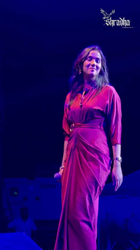 Music is therapy, and the Stage is my Safe Place🤍
.
.
.
#shradhamishra #shradhamishralive #shradhalive #concert #livesinging #saregamapa #winner #sachinjigar #divyakumar #priyasaraiya #ABCD2 #shradhakapoor #varundhawan #remodsouza