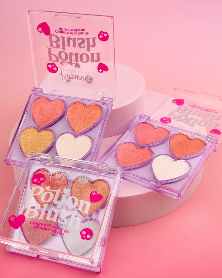 POTION Blush 😍💕💕💕💕 una de sus favoritas en este destape!
Su iluminador es único y da destellos hermosos 💕
🏬Tiendas fisicas en cali, Yumbo, Medellín, Bogota, Barranquilla, Ipiales, Villavicencio, Neiva, Pasto, Bucaramanga
🇨🇴Envíos a todo colombia whatsap
🛵Domicilios contraentrega en cali, bogota y Medellín
👩💻Compra 24 horas en página web www.purpuremakeup.com
📦Ventas al por mayor asesoría personalizada whatsap 3002821154