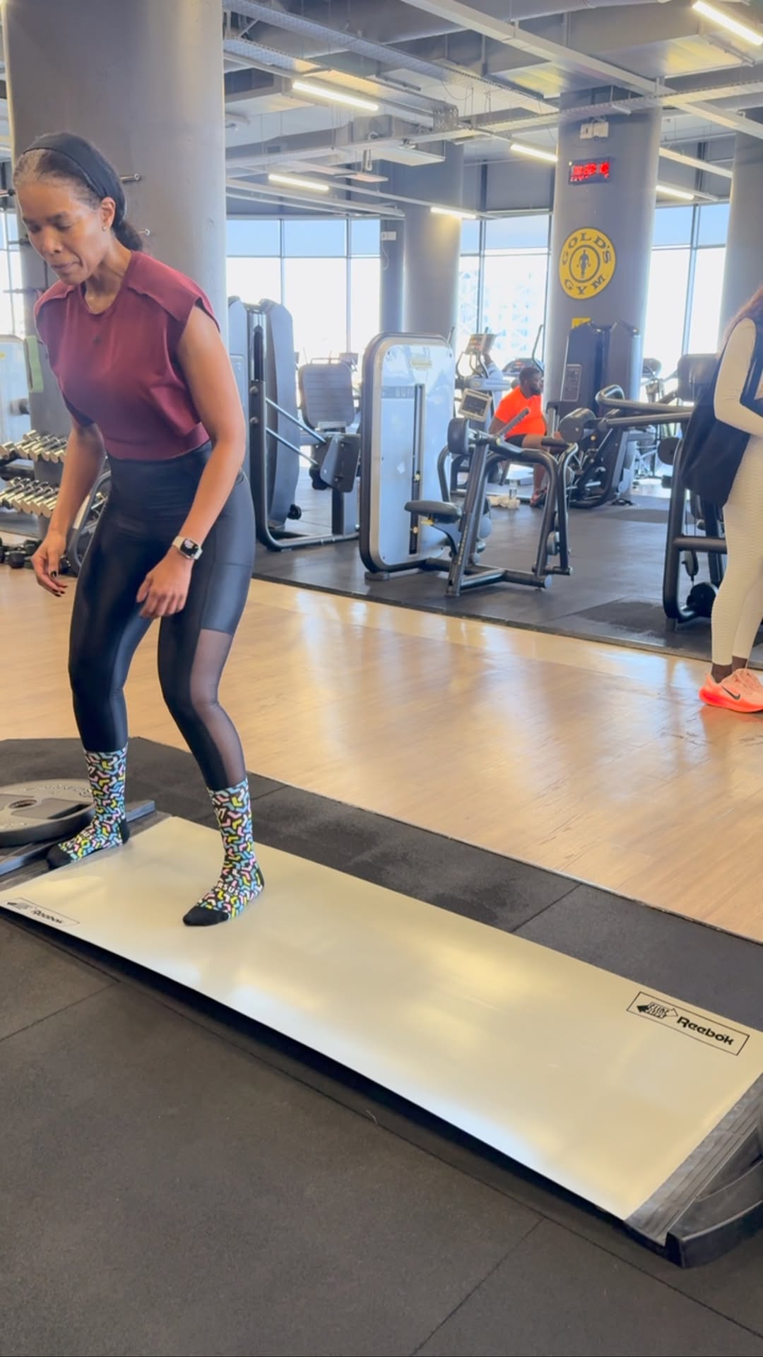 I have recently started working with a biojineticist to take care of my injuries with a bit of rehab, and learn valuable techniques to avoid future injuries and get the most out of my workouts. This was my first time doing this lateral gliding thingymajike. Conquered my fear of falling!🙌🏾 Exhausting session but thoroughly enjoyed it! Little Connie came out to play!😂 Thank @therehabbio 👊🏾❤️
##iconniecfit
#spiritmindbodyhealth❤️