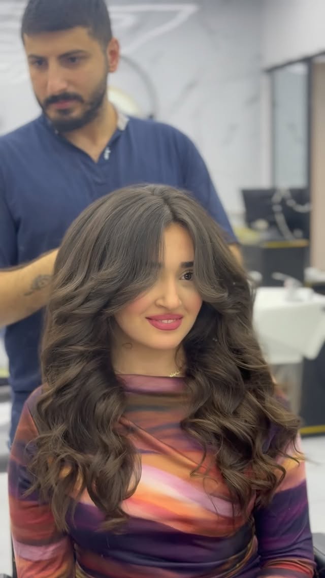 Schneiden, stylen ✨
@bahij_beauty_world _ vienna #austria🇦🇹 #hairstyles #haircolor #haircut #styleartists #hairfashion #tagsforlikesa #perfectcurls #hairideasforgirls #extensions #ext #extensionspecialist #wien🇦🇹 #curls😍😍😍😍😍 #schwarzkopf #olaplex #L’Oreal#