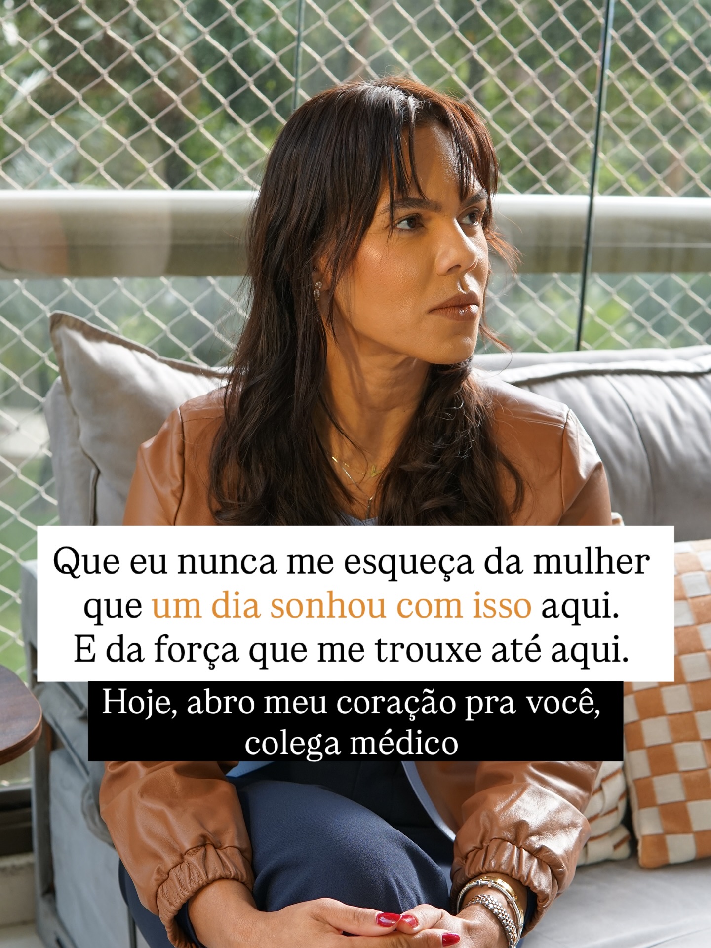 Que eu nunca me esqueça da mulher que sonhou com tudo isso…
Abri mais uma turma da minha mentoria ÍntimaPro.
E sim, ainda me emociono.
Porque sei que cada médica que entra aqui está escolhendo um novo caminho.
A ÍntimaPro não é só sobre técnica.
É sobre posicionamento, vendas com ética e condução completa dos seus pacientes.
Eu também já fui a médica cansada dos plantões, querendo mais —
mas sem saber por onde começar.
Hoje, guio outras médicas que querem ser referência com verdade, estratégia e liberdade.
Se é isso que você busca, a nova turma já começou.
Mas ainda dá tempo de entrar.
Comente MENTORIA aqui e receba o link da aplicação.
#mentoriamedica #rejuvenescimentointimo