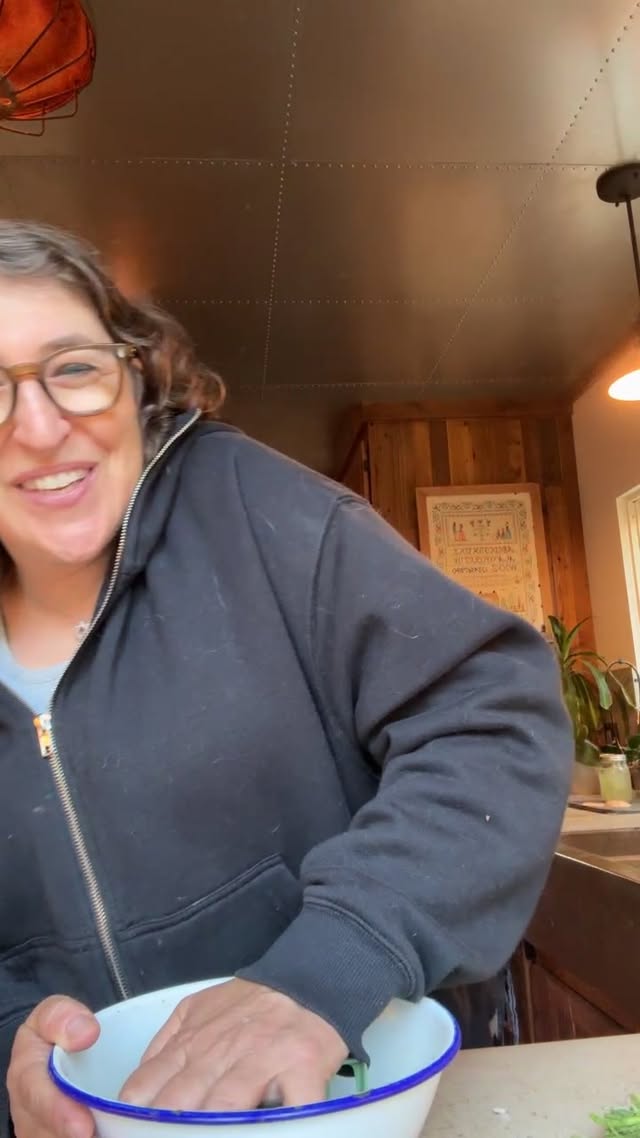 It’s me LIVE making chickpea burgers with sweet sauce and talking about @bialikbreakdown and how to find more of me on our new MBB page on @substack !
➡️ Click the link in my bio to subscribe to our Substack now for the full breakdown! 🧠💥